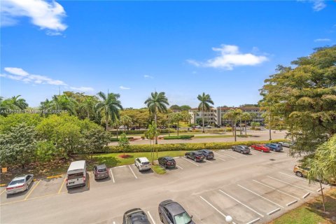 Condo in Coconut Creek, Florida, 2 bedrooms  № 1951786 - photo 4
