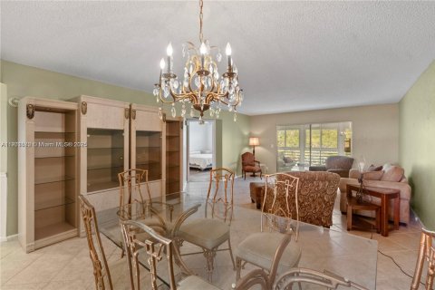 Condo in Coconut Creek, Florida, 2 bedrooms  № 1951786 - photo 12