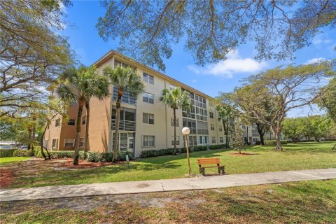 Condo in Coconut Creek, Florida, 2 bedrooms  № 1951786 - photo 30