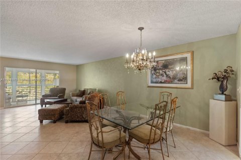 Condo in Coconut Creek, Florida, 2 bedrooms  № 1951786 - photo 13