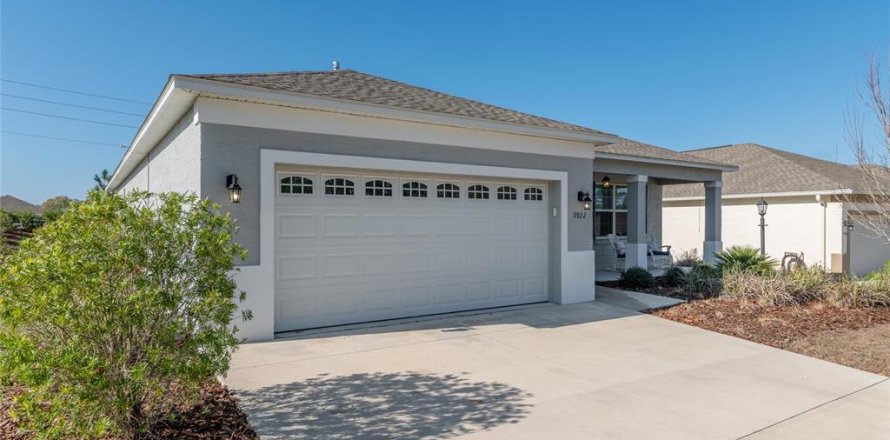 House in Ocala, Florida 3 bedrooms, 196.77 sq.m. № 2117633