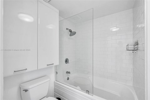 Снять в аренду кондоминиум в Майами, Флорида 1 спальня, 73.86м2, № 1963725 - фото 26