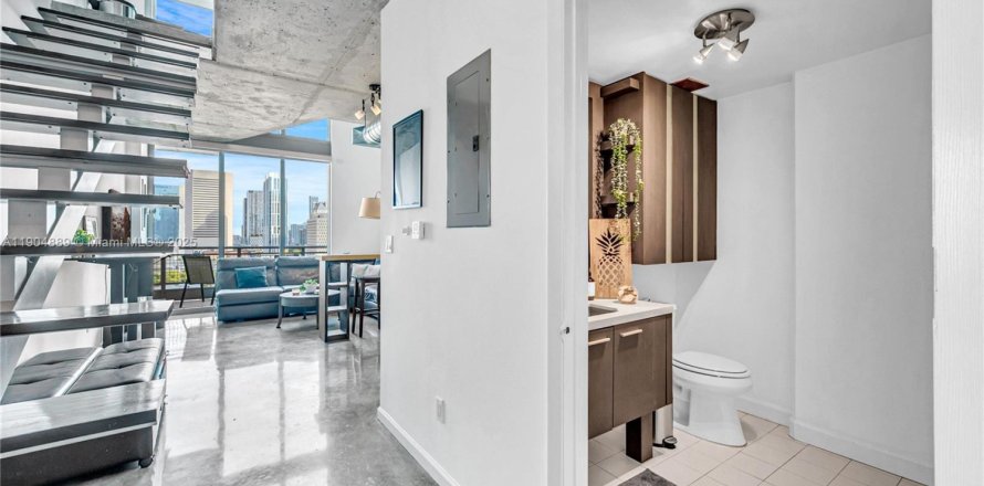 Кондоминиум с 1 спальней в Майами, Флорида № 1963725