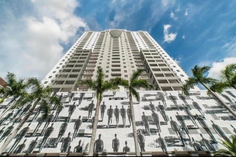 Снять в аренду кондоминиум в Майами, Флорида 1 спальня, 60.39м2, № 1984550 - фото 1