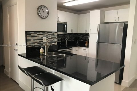 Снять в аренду кондоминиум в Майами, Флорида 1 спальня, 60.39м2, № 1984550 - фото 7