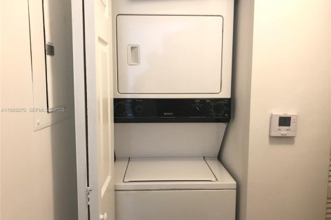 Снять в аренду кондоминиум в Майами, Флорида 1 спальня, 60.39м2, № 1984550 - фото 16