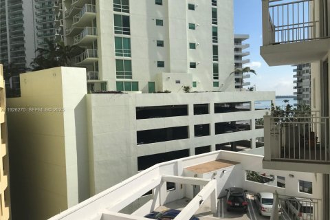 Снять в аренду кондоминиум в Майами, Флорида 1 спальня, 60.39м2, № 1984550 - фото 6