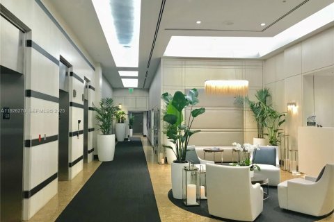 Снять в аренду кондоминиум в Майами, Флорида 1 спальня, 60.39м2, № 1984550 - фото 2