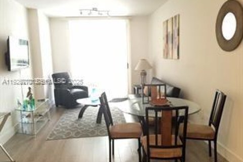 Снять в аренду кондоминиум в Майами, Флорида 1 спальня, 60.39м2, № 1984550 - фото 14