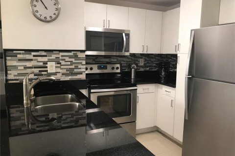 Снять в аренду кондоминиум в Майами, Флорида 1 спальня, 60.39м2, № 1984550 - фото 8