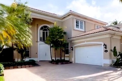 Villa ou maison à Sunny Isles Beach, Floride 6 chambres, 233.09 m2 № 2084511