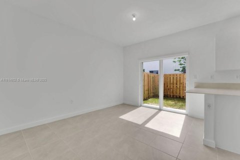 Townhouse in Homestead, Florida 3 bedrooms № 2054253 - photo 6