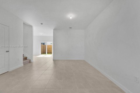 Townhouse in Homestead, Florida 3 bedrooms № 2054253 - photo 5