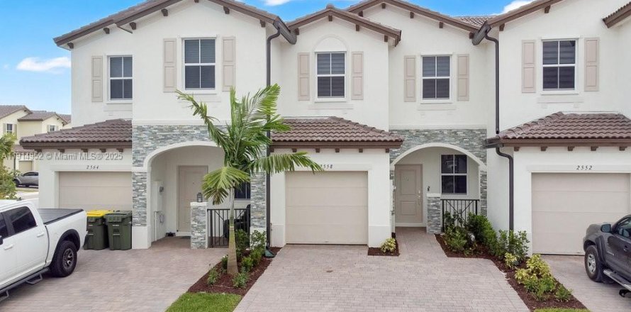 Townhouse in Homestead, Florida 3 bedrooms № 2054253