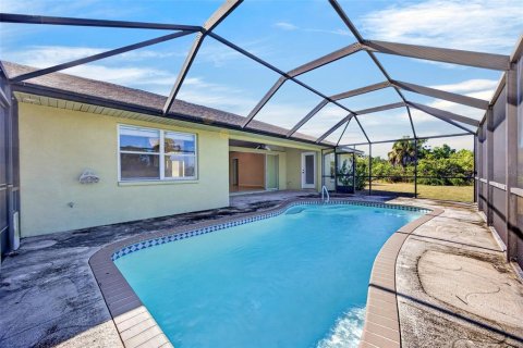 Villa ou maison à vendre à Port Charlotte, Floride: 3 chambres, 200.95 m2 № 2437268 - photo 29