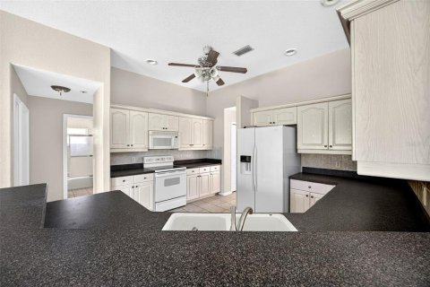 Villa ou maison à vendre à Port Charlotte, Floride: 3 chambres, 200.95 m2 № 2437268 - photo 15