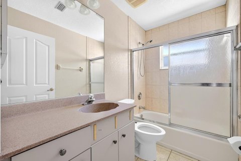 Villa ou maison à vendre à Port Charlotte, Floride: 3 chambres, 200.95 m2 № 2437268 - photo 25