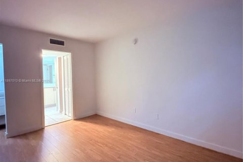 Condominio en alquiler en Miami, Florida, 1 dormitorio, 67.17 m2 № 1948434 - foto 15