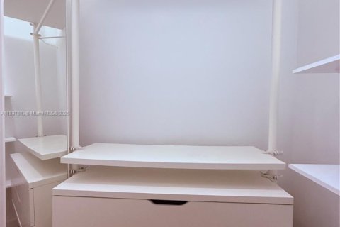 Condominio en alquiler en Miami, Florida, 1 dormitorio, 67.17 m2 № 1948434 - foto 16