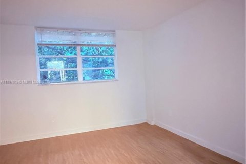 Condominio en alquiler en Miami, Florida, 1 dormitorio, 67.17 m2 № 1948434 - foto 14