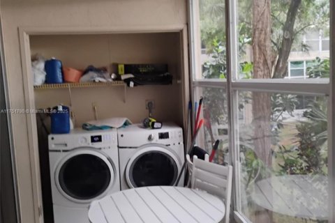 Condominio en venta en Lauderdale Lakes, Florida, 2 dormitorios, 93.09 m2 № 1859943 - foto 15