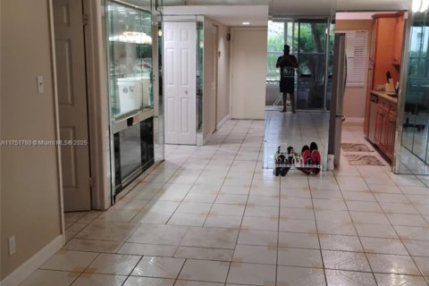 Condominio en venta en Lauderdale Lakes, Florida, 2 dormitorios, 93.09 m2 № 1859943 - foto 9
