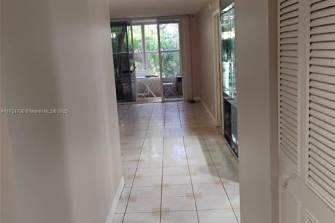 Condominio en venta en Lauderdale Lakes, Florida, 2 dormitorios, 93.09 m2 № 1859943 - foto 14
