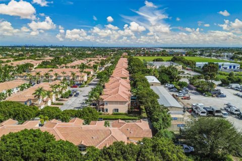 Adosado en venta en Miami, Florida, 3 dormitorios, 148.83 m2 № 1975254 - foto 15