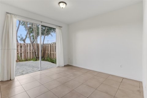 Adosado en venta en Miami, Florida, 3 dormitorios, 148.83 m2 № 1975254 - foto 25