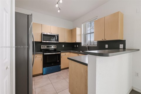 Adosado en venta en Miami, Florida, 3 dormitorios, 148.83 m2 № 1975254 - foto 29