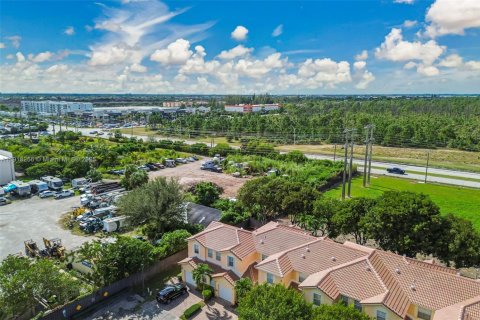Adosado en venta en Miami, Florida, 3 dormitorios, 148.83 m2 № 1975254 - foto 18