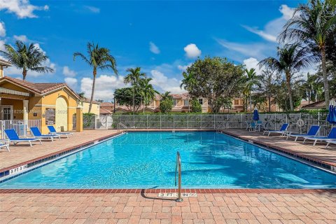 Adosado en venta en Miami, Florida, 3 dormitorios, 148.83 m2 № 1975254 - foto 3