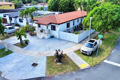 Villa ou maison à Miami, Floride 2 chambres, 150.87 m2 № 2025015