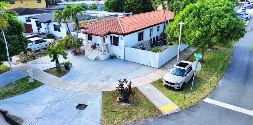 Villa ou maison à Miami, Floride 2 chambres, 150.87 m2 № 2025015