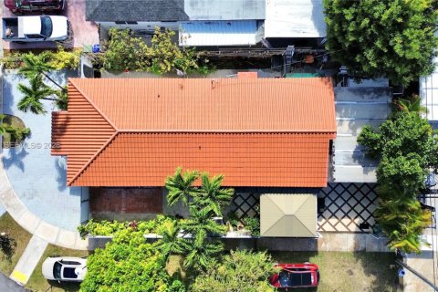 Villa ou maison à vendre à Miami, Floride: 2 chambres, 150.87 m2 № 2025015 - photo 17