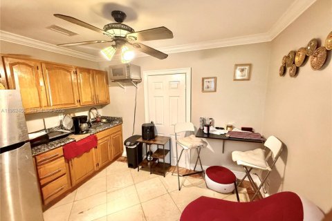 Villa ou maison à vendre à Miami, Floride: 2 chambres, 150.87 m2 № 2025015 - photo 11