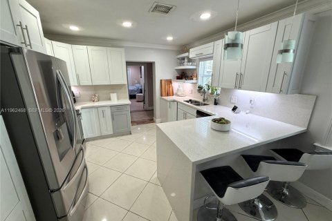 Villa ou maison à vendre à Miami, Floride: 2 chambres, 150.87 m2 № 2025015 - photo 3