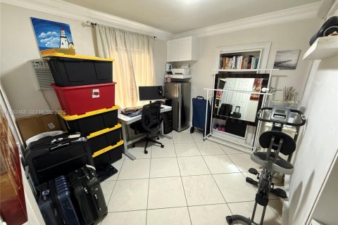 Villa ou maison à vendre à Miami, Floride: 2 chambres, 150.87 m2 № 2025015 - photo 10