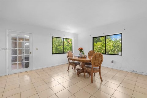 House in Miami, Florida 4 bedrooms, 143.07 sq.m. № 1806451 - photo 18