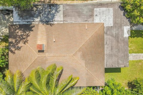 House in Miami, Florida 4 bedrooms, 143.07 sq.m. № 1806451 - photo 9