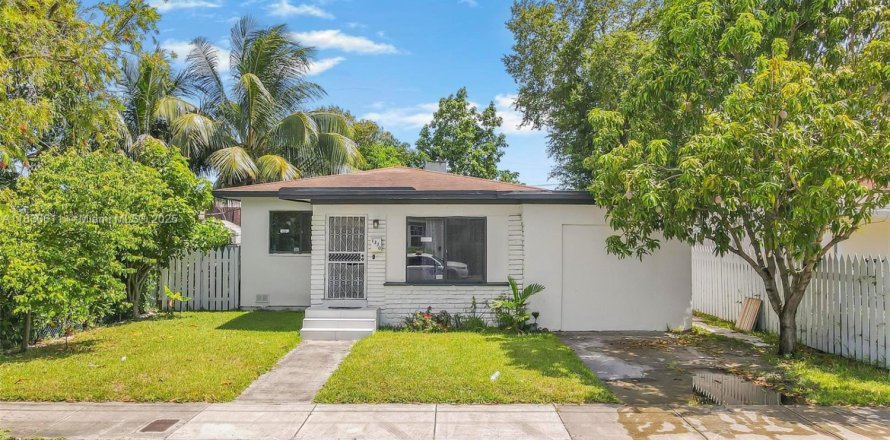 House in Miami, Florida 4 bedrooms, 143.07 sq.m. № 1806451