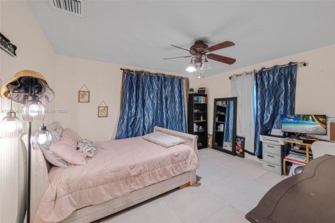 House in Miami, Florida 4 bedrooms, 143.07 sq.m. № 1806451 - photo 23