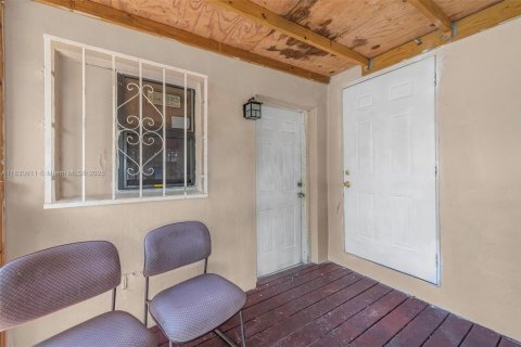 House in Miami, Florida 4 bedrooms, 143.07 sq.m. № 1806451 - photo 26