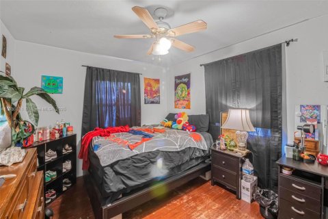 House in Miami, Florida 4 bedrooms, 143.07 sq.m. № 1806451 - photo 21