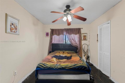House in Miami, Florida 4 bedrooms, 143.07 sq.m. № 1806451 - photo 24