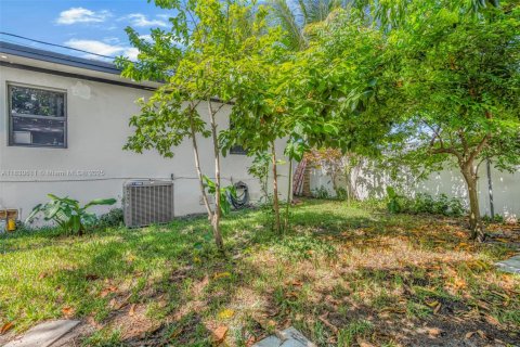 House in Miami, Florida 4 bedrooms, 143.07 sq.m. № 1806451 - photo 7