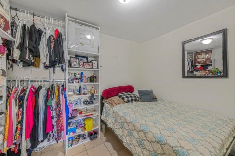 House in Miami, Florida 4 bedrooms, 143.07 sq.m. № 1806451 - photo 20