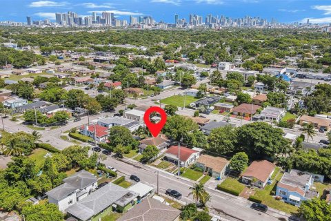 House in Miami, Florida 4 bedrooms, 143.07 sq.m. № 1806451 - photo 11