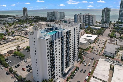 Condominio en Miami Beach, Florida, 1 dormitorio № 2091170