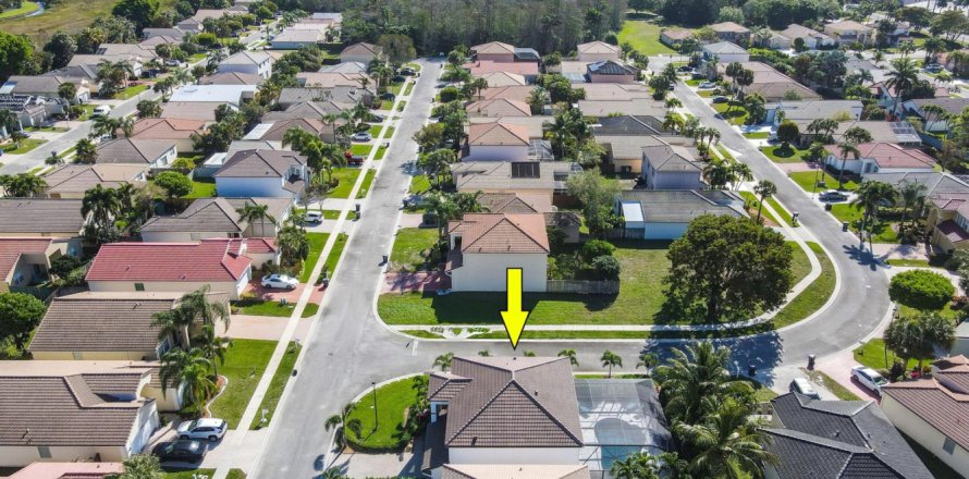 House in Wellington, Florida 4 bedrooms, 233.18 sq.m. № 1136350